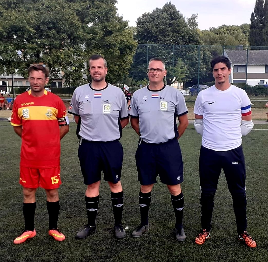 scheidsrechters-werken-met-axiwi-tijdens-socca-interlands-team scheidsrechters-werken-met-axiwi-tijdens-socca-interlands-team